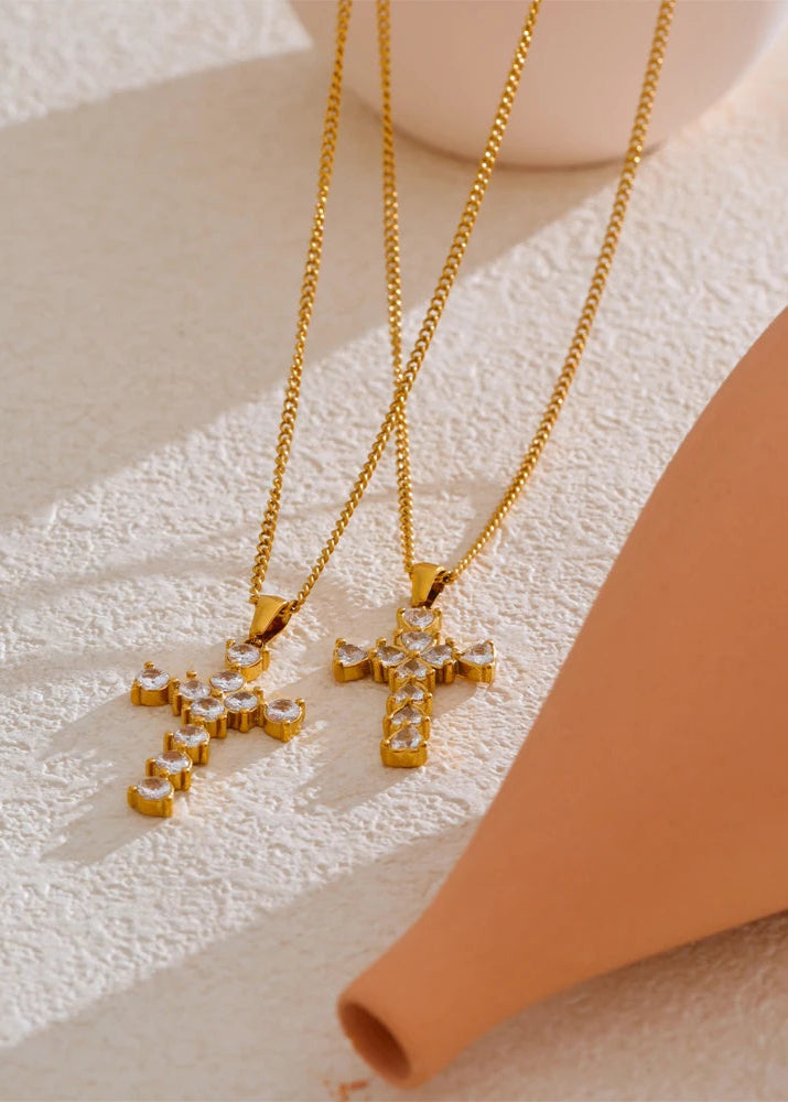 NO:38 Collana con croce in zirconi