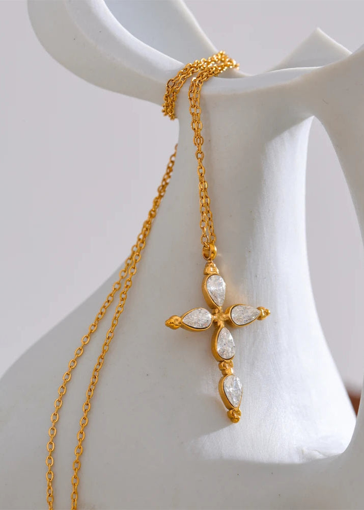 NO:39 Collana con croce in zirconi