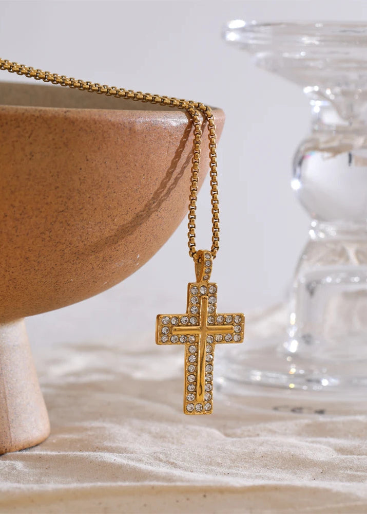 Collana con croce in zirconi n. 40