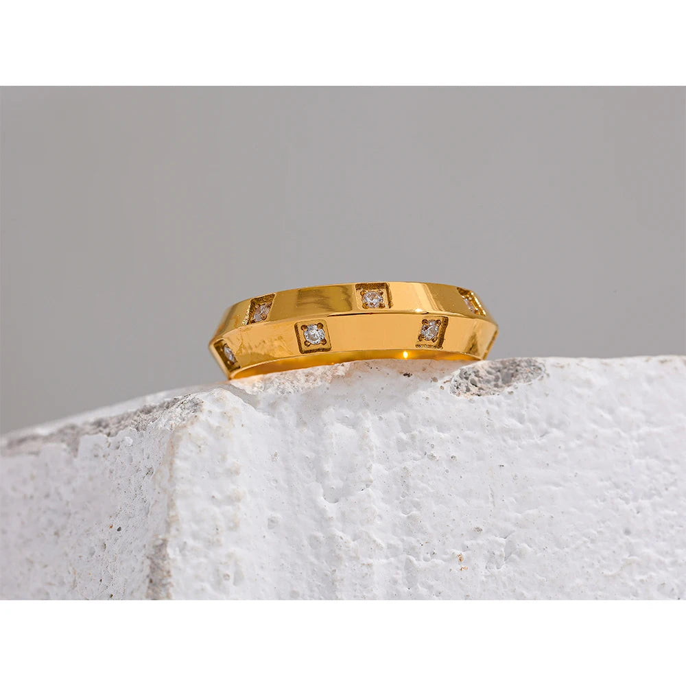 NO:44 Anello geometrico in zirconia