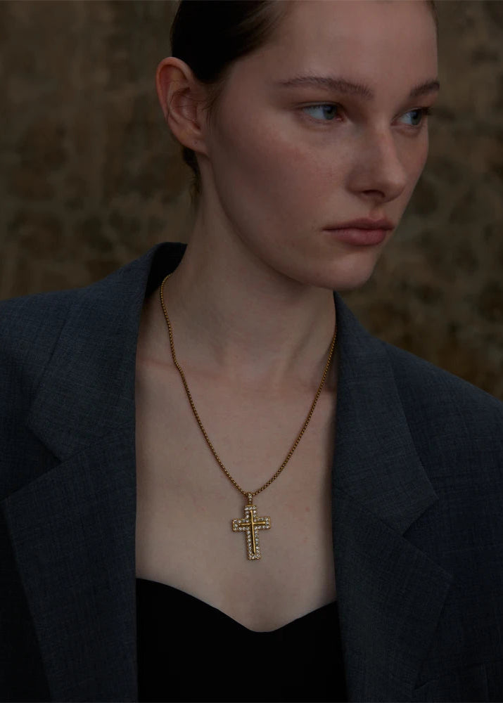 Collana con croce in zirconi n. 40