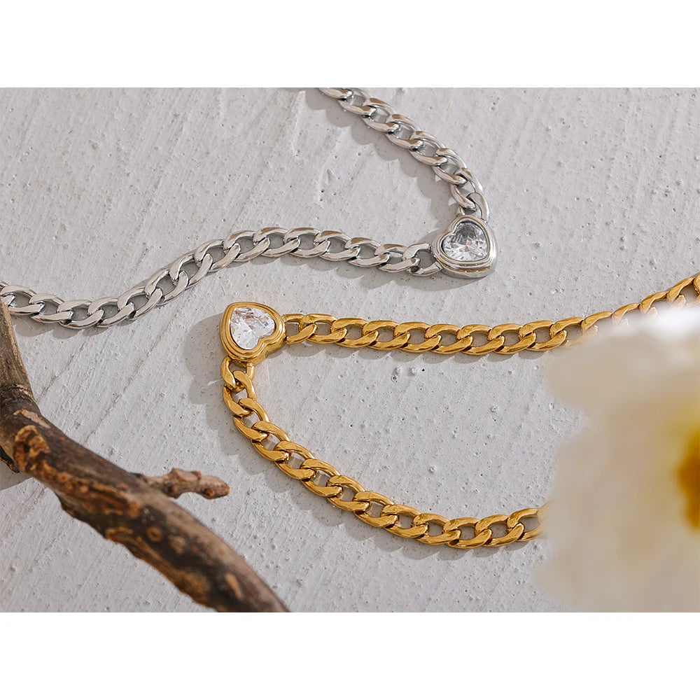 Collana con zirconi scintillanti a forma di cuore n. 4