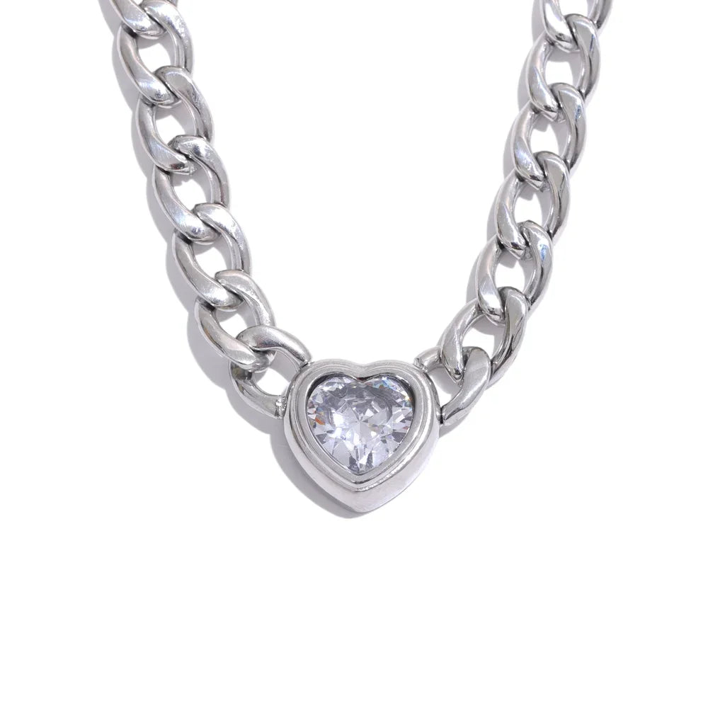 Collana con zirconi scintillanti a forma di cuore n. 4