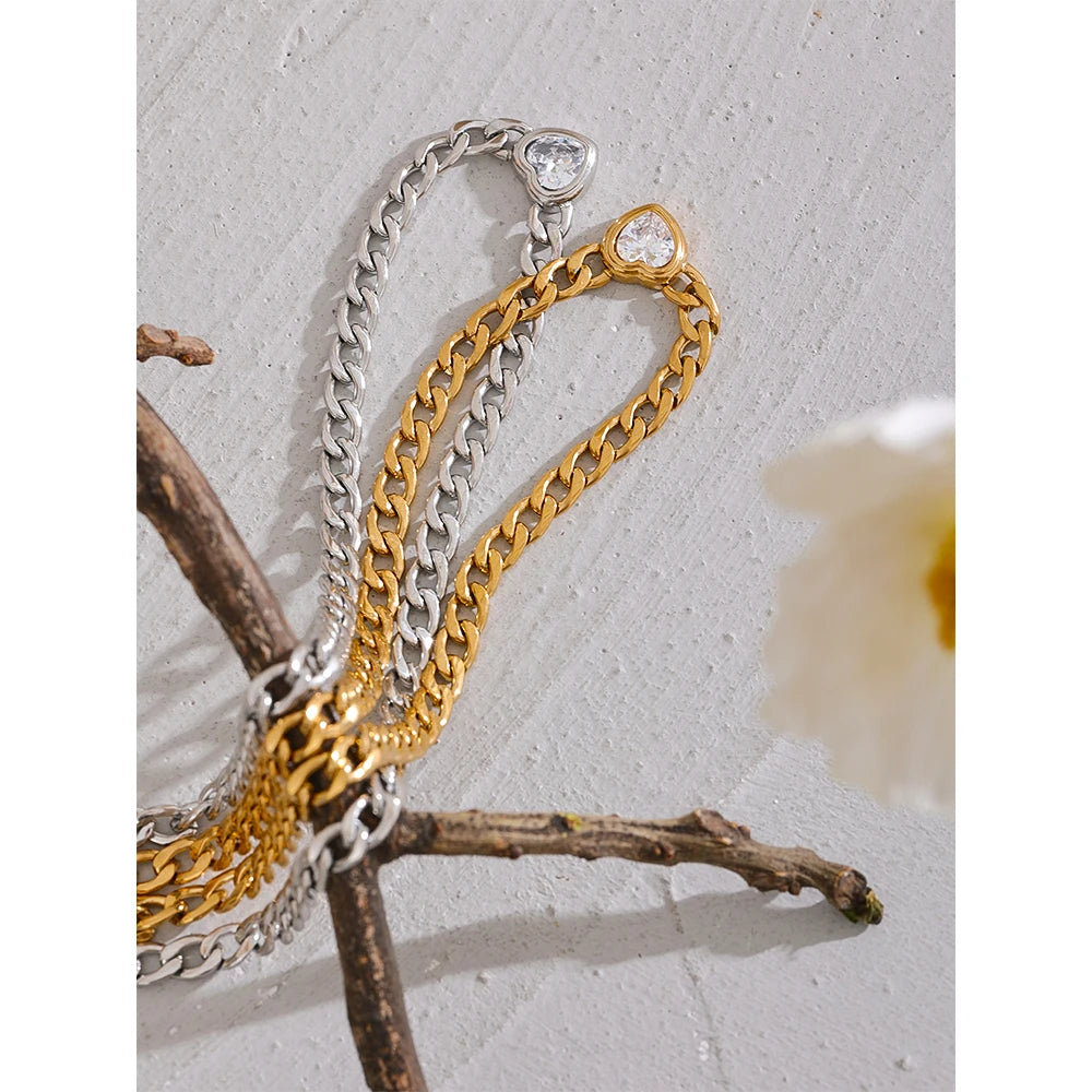 Collana con zirconi scintillanti a forma di cuore n. 4