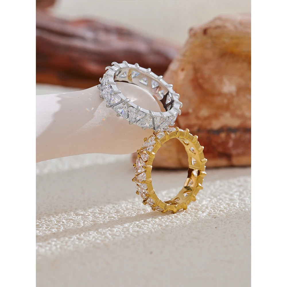 NO:2 Anello con cuore scintillante e zirconi