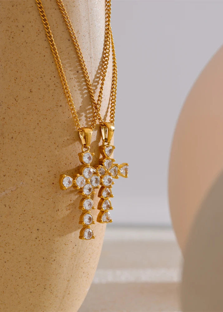 NO:38 Collana con croce in zirconi