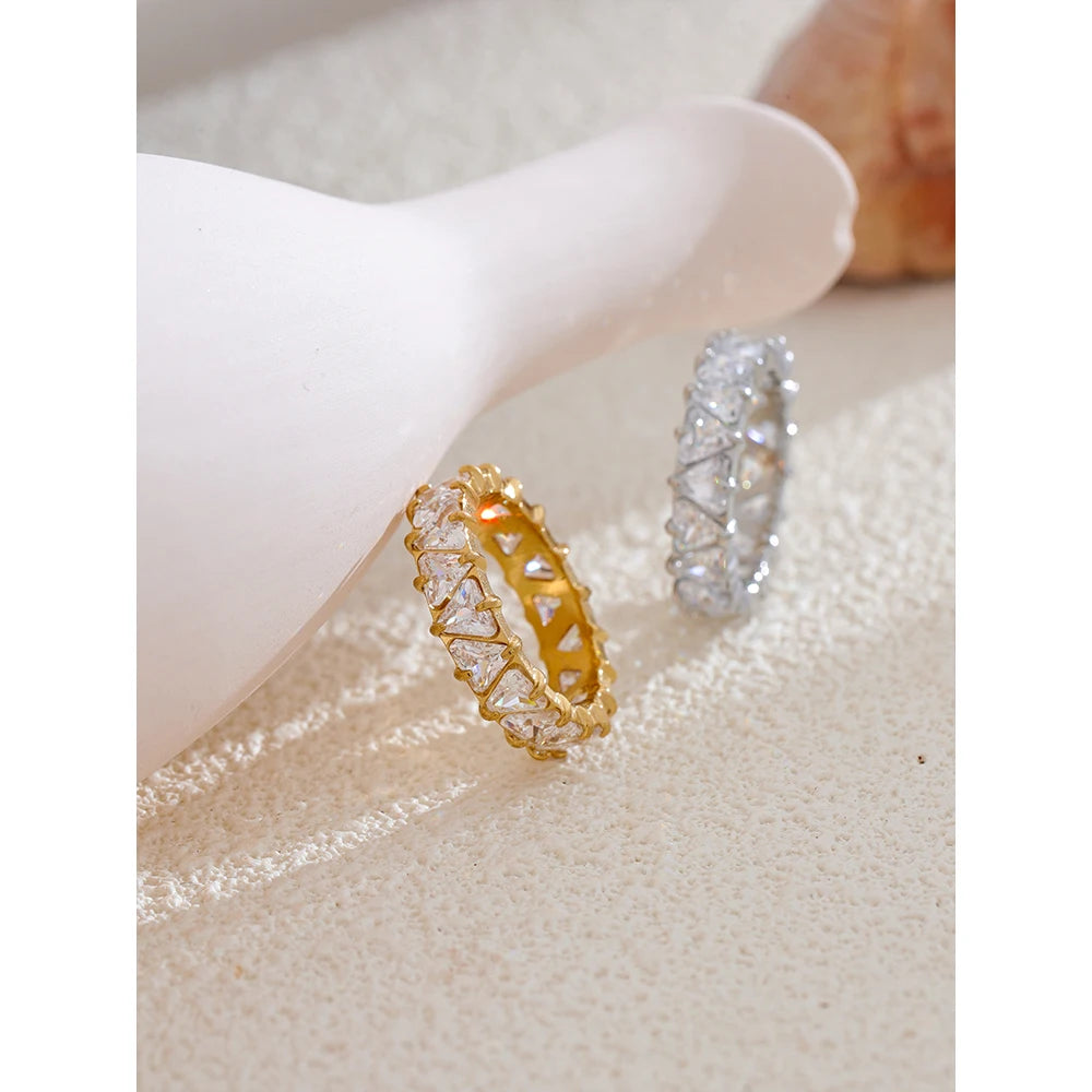 NO:2 Anello con cuore scintillante e zirconi