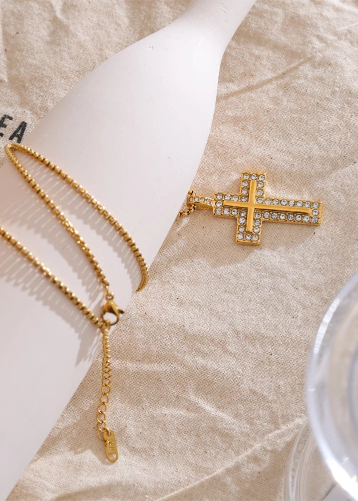 Collana con croce in zirconi n. 40